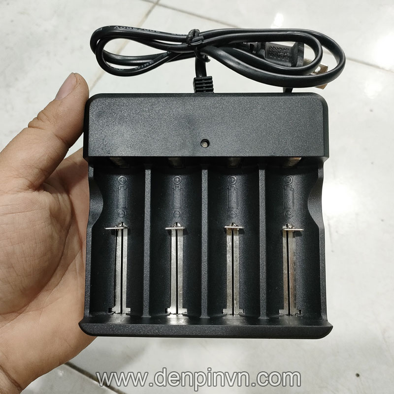 Sạc 4 pin Li-on 3,7V - 4,2V đa năng Sạc 4 pin Li-on 3,7V - 4,2V đa năng
