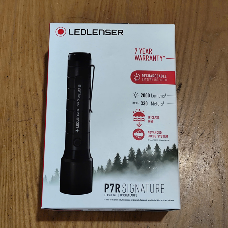 Đèn pin LEDLENSER P7R Signature độ sáng 2000lumen Đèn pin LEDLENSER P7R Signature độ sáng 2000lumen